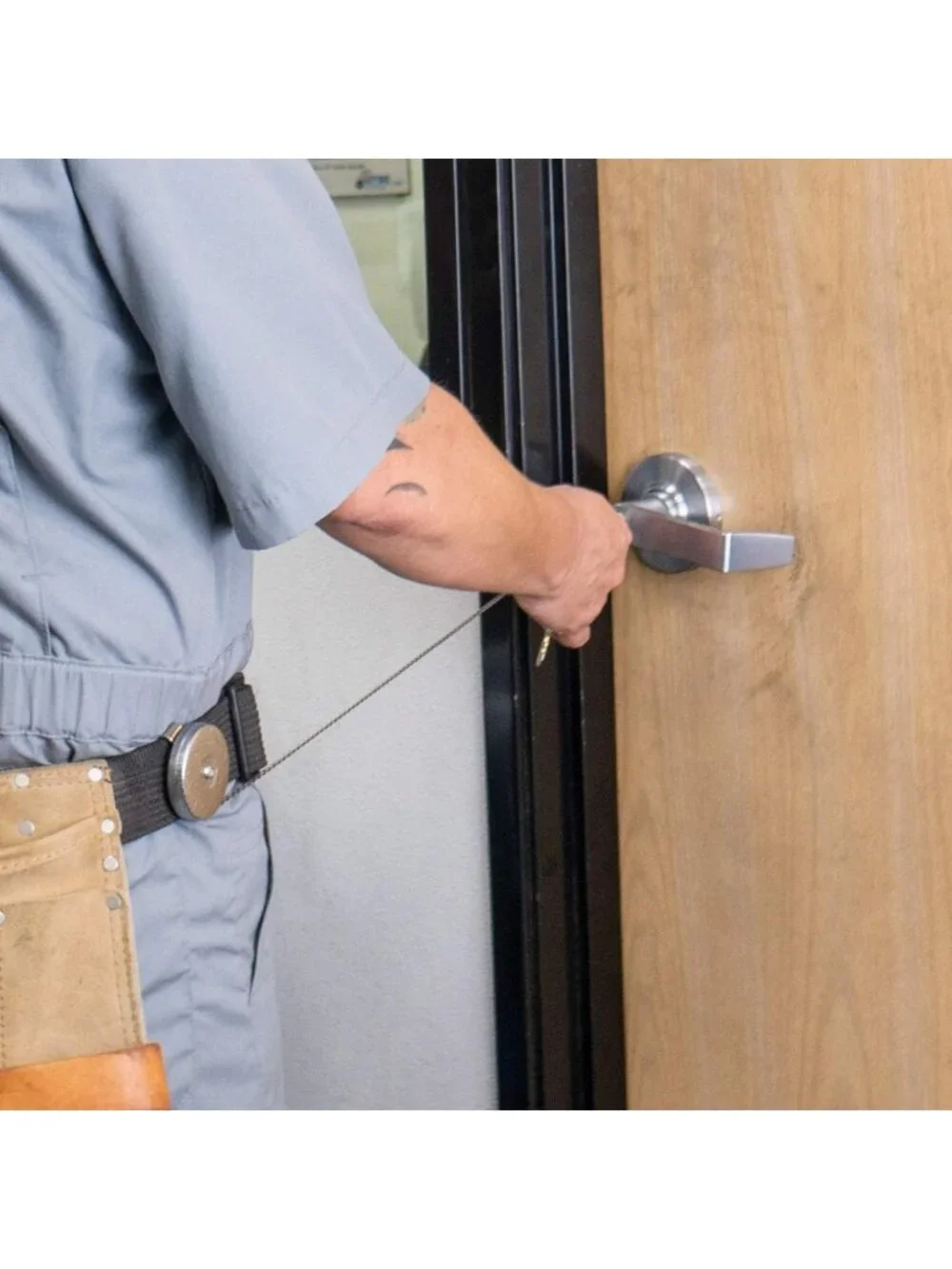 Retractable Key Holder with Steel Belt Clip & Split Ring - Durable & Convenient